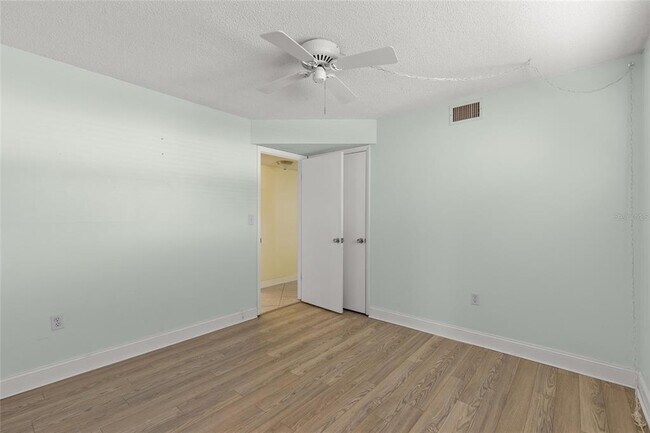 Building Photo - 4775 Cove Cir
