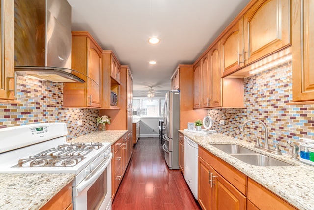 Building Photo - 21W021 Marlborough Ln