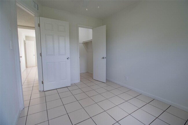 Building Photo - 1505 SW 2nd St