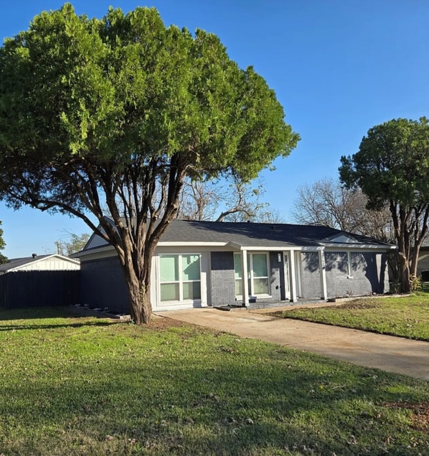 Building Photo - 3950 Ambrose Cir