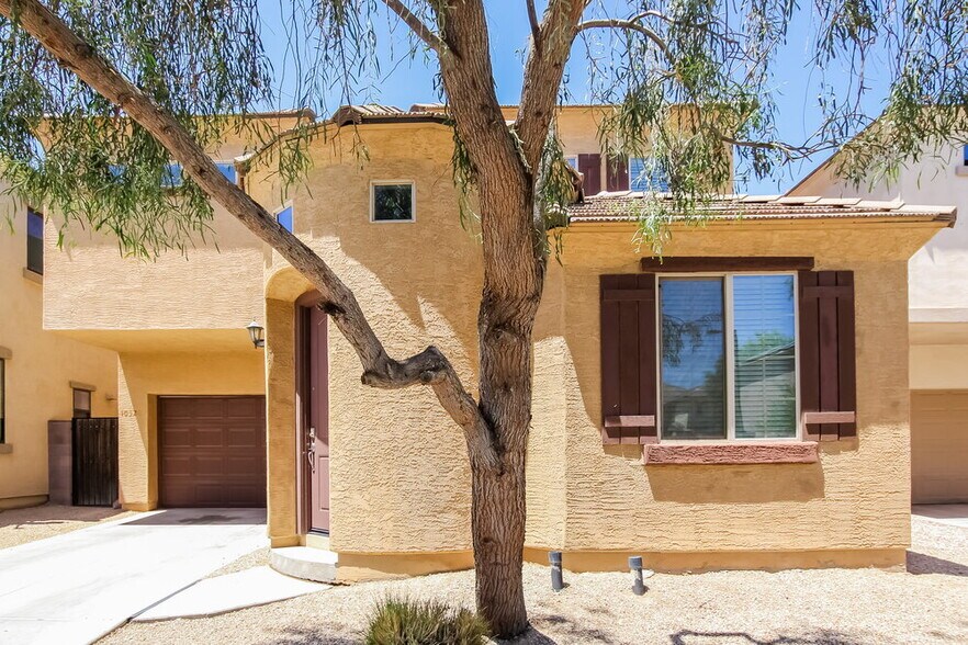 Primary Photo - 10320 W Devonshire Ave