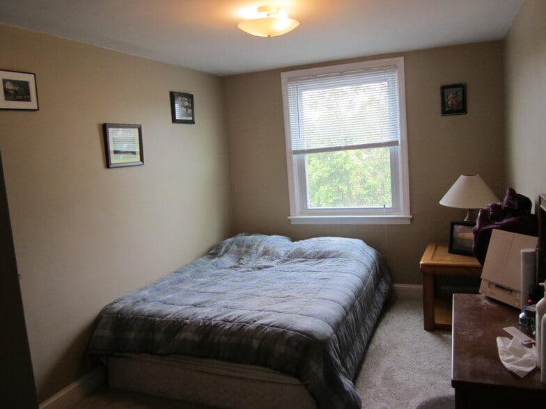 bedroom 2 - 559 Martin St