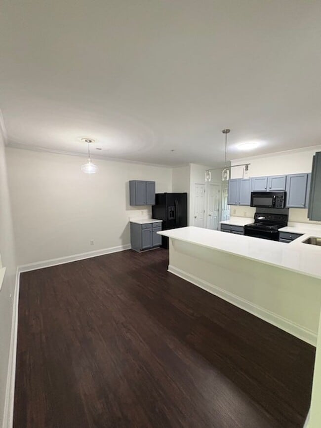 Building Photo - Renovated Cornelius Condo | Two Covered Balconies | Walk to Downtown & Antiquity | Lake Norman Area
