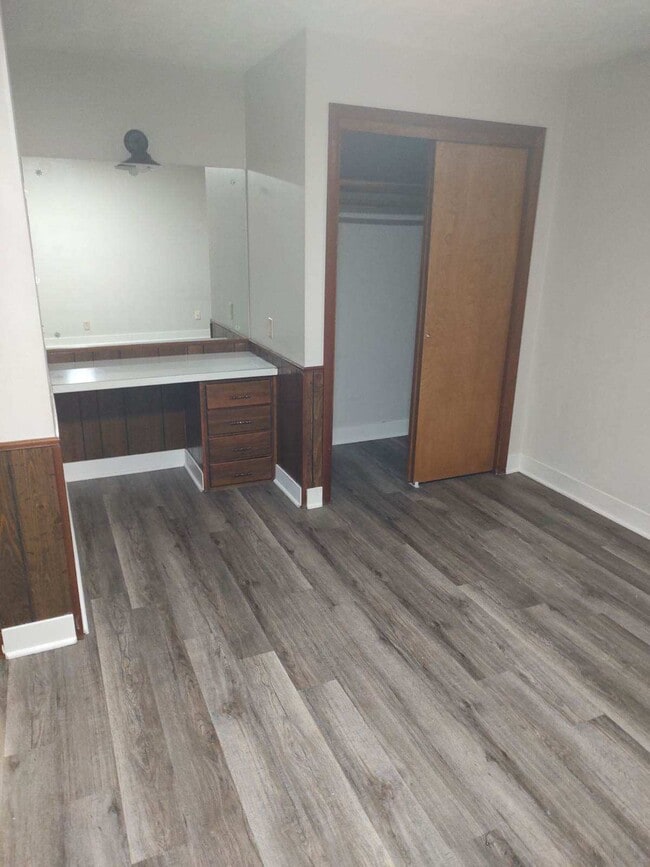 Building Photo - 1911 Glendale Rd