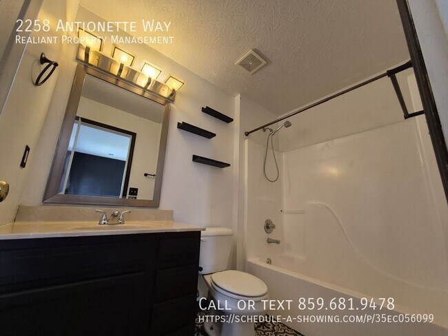 Building Photo - 2258 Antoinette Way