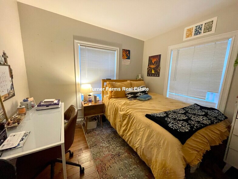 Building Photo - 724 Parker St