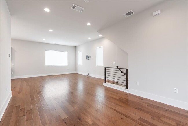 Building Photo - 7913 Floracita Ln