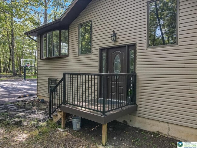 Building Photo - 115 White Oak Ct