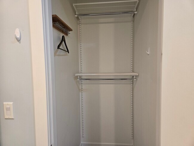 Building Photo - 2744 N Lincoln Ave