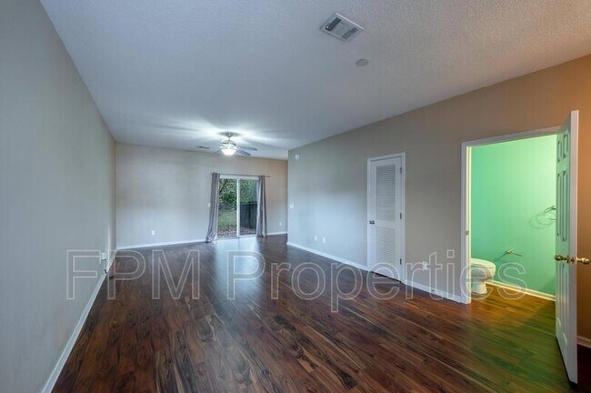 Building Photo - 807 Scrub Jay Dr