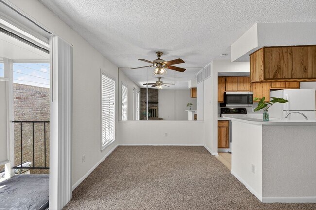 Building Photo - Charming 1BR Condo in Houston