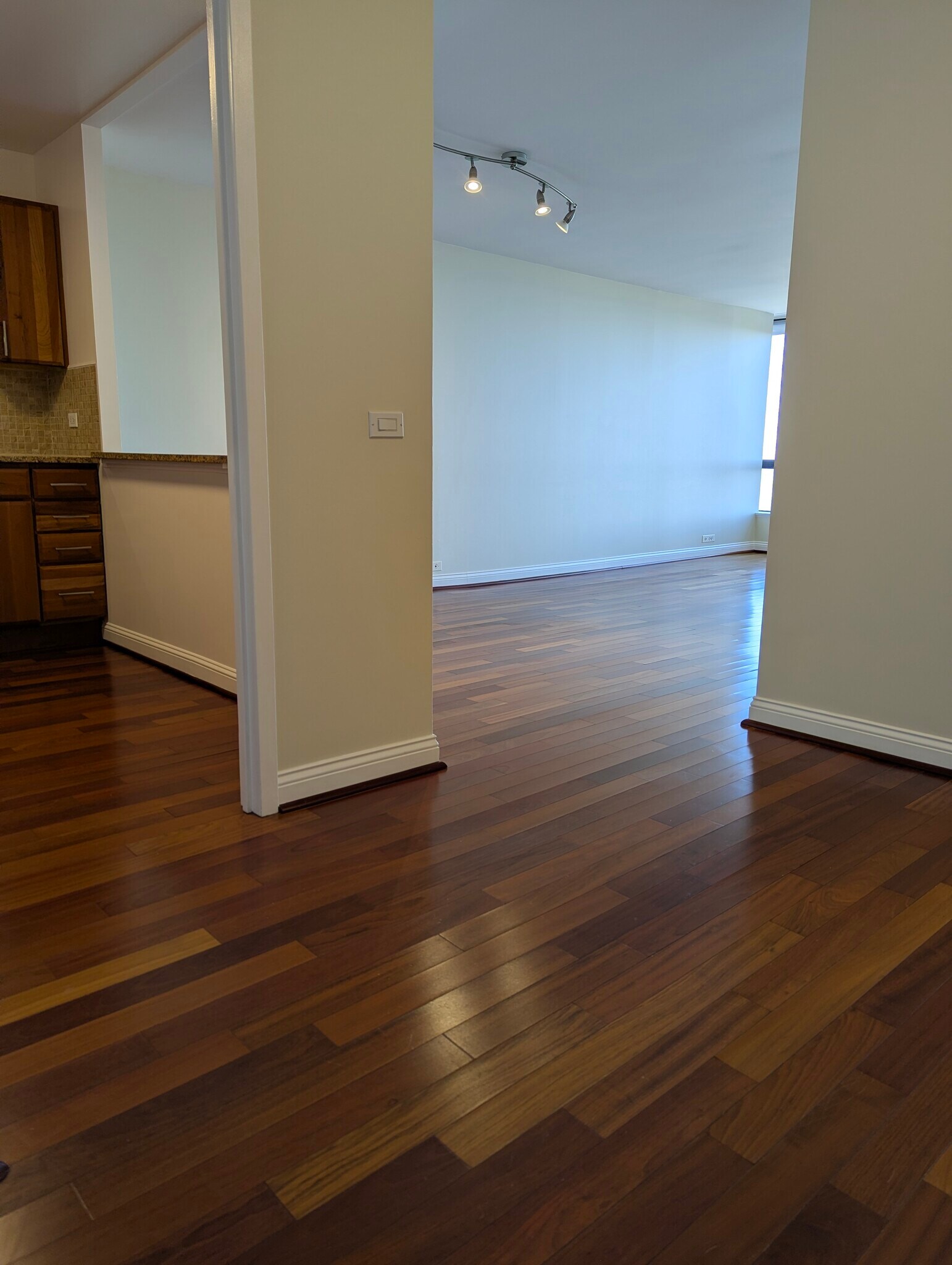 Building Photo - 5415 N Sheridan Rd