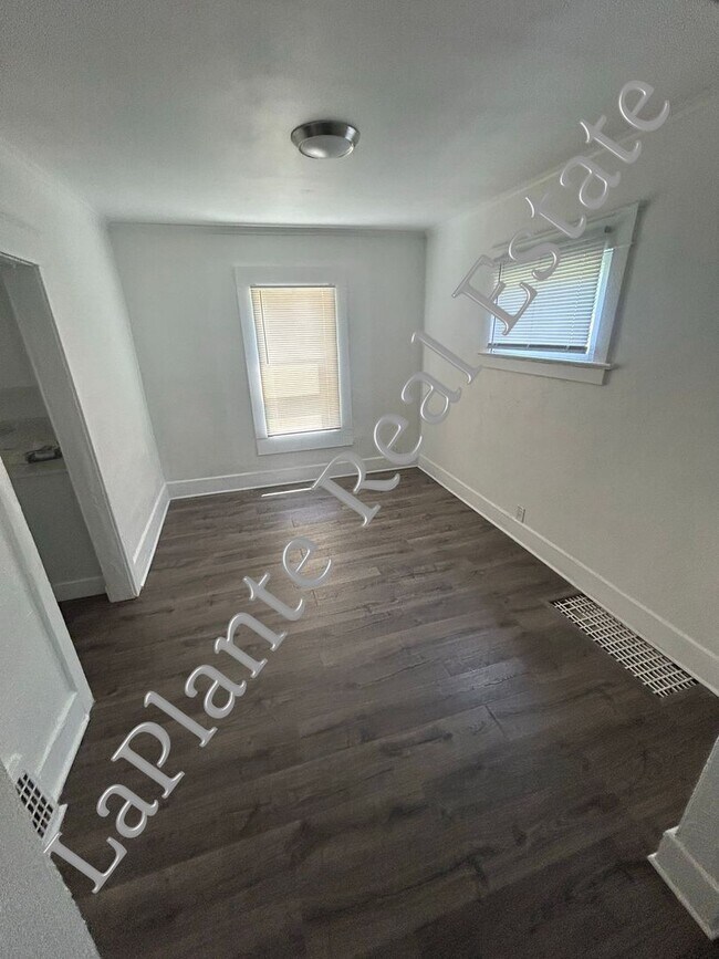 Building Photo - Beautiful 3-Bedroom Home with Modern Touch...