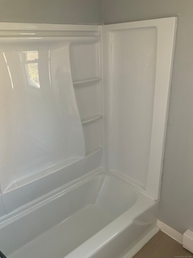 Building Photo - 641 Middletown Ave