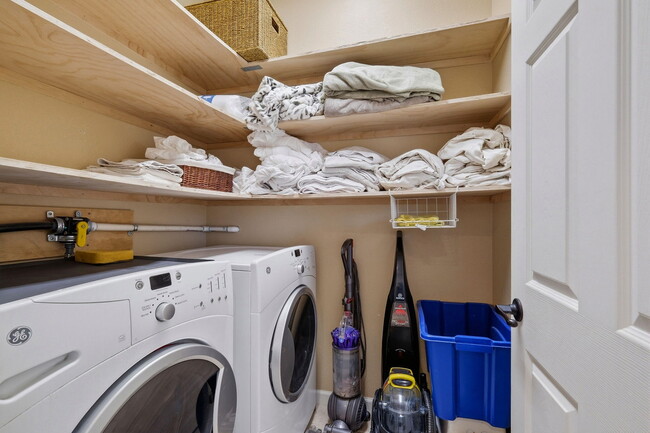 Building Photo - 820 Almar Ave