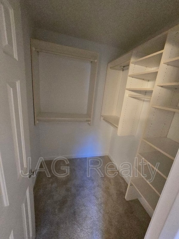 Building Photo - 9409 Radner Ln