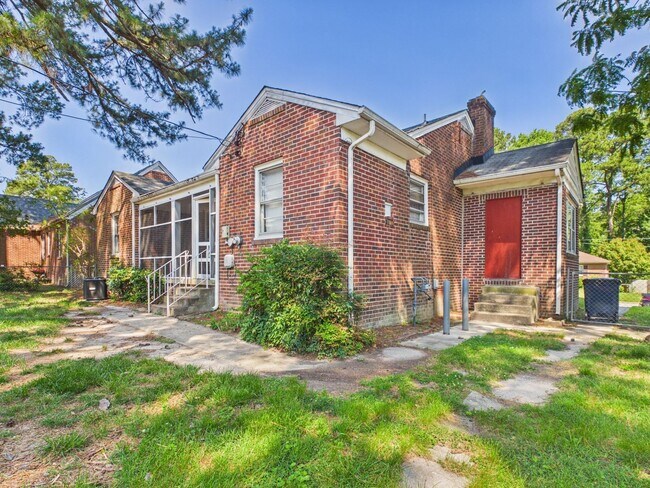 Building Photo - 910 Northampton Rd