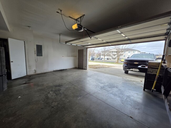 Building Photo - 3825 Marigold Dr