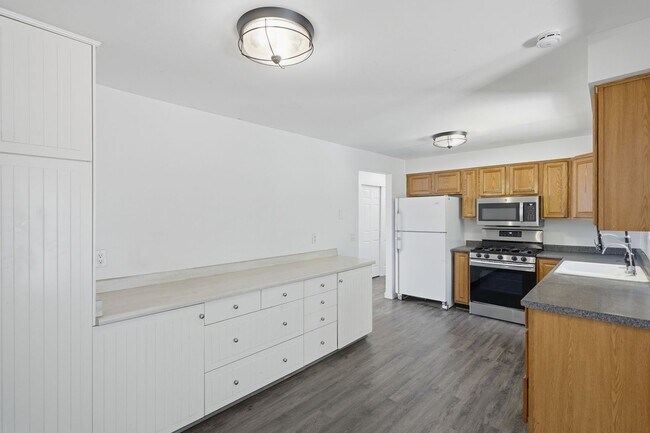 Building Photo - 4 Bedroom 2 Bath West Jordan Home