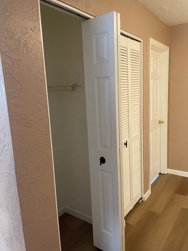 Building Photo - 722 Cedar St