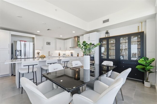 Building Photo - 920 N Osceola Ave