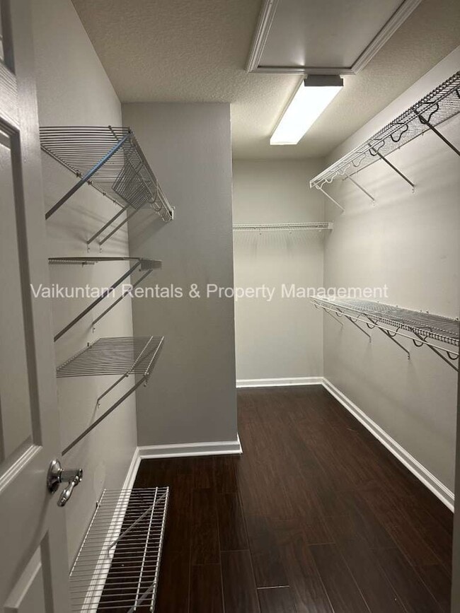 Building Photo - 4240 Metron Dr