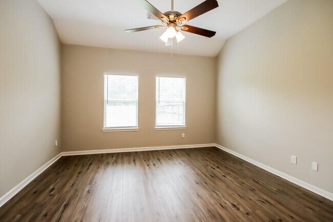 Building Photo - 1063 Shadow Glenn Dr