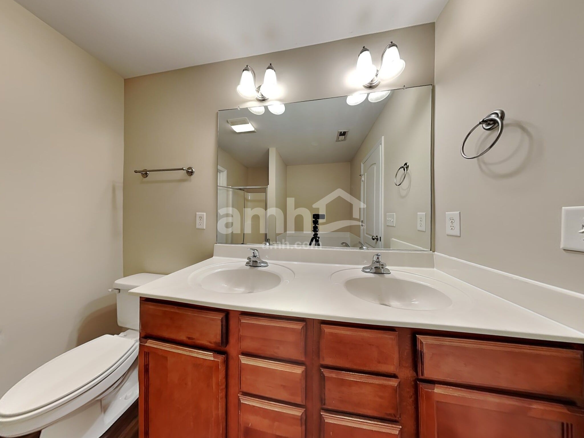 Building Photo - 224 Brooks Edge Dr