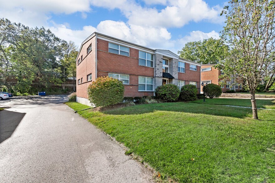 Building Photo - 10130 Manchester Rd