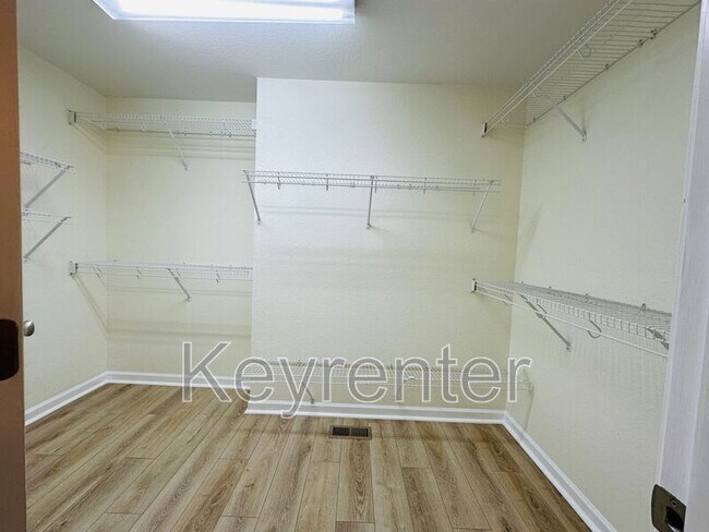 Building Photo - 846 Blue Spruce Way