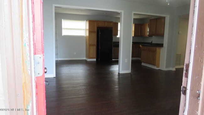 Building Photo - 1647 Dibble Cir E