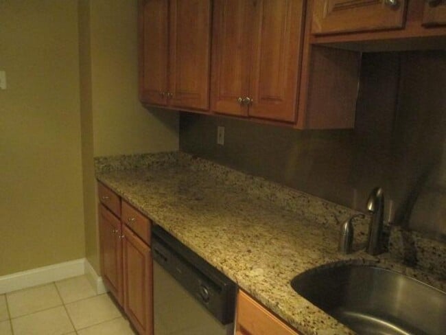 Building Photo - Luxury 2 bed