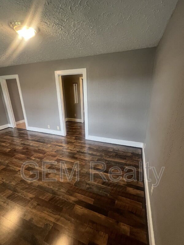 Building Photo - 349 White Oak Rd