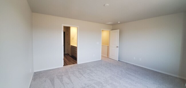 Building Photo - 2720 Barnstormer St