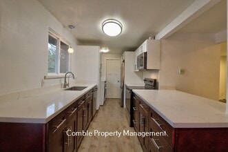 Building Photo - 16605 NE 87th St