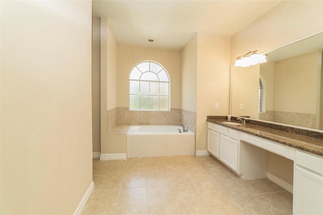 Building Photo - 1727 Park Forest Dr