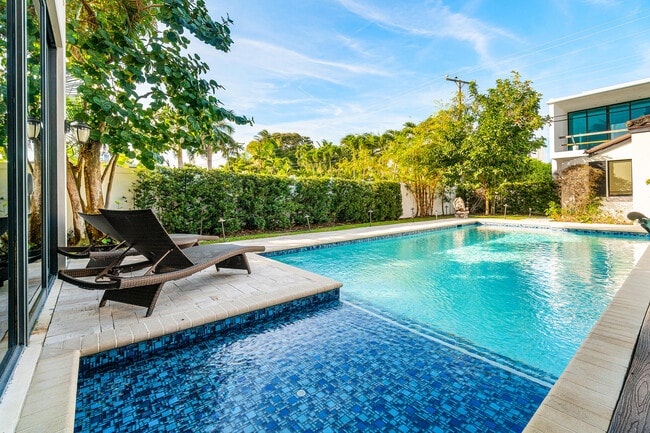 Building Photo - 351 E Boca Raton Rd