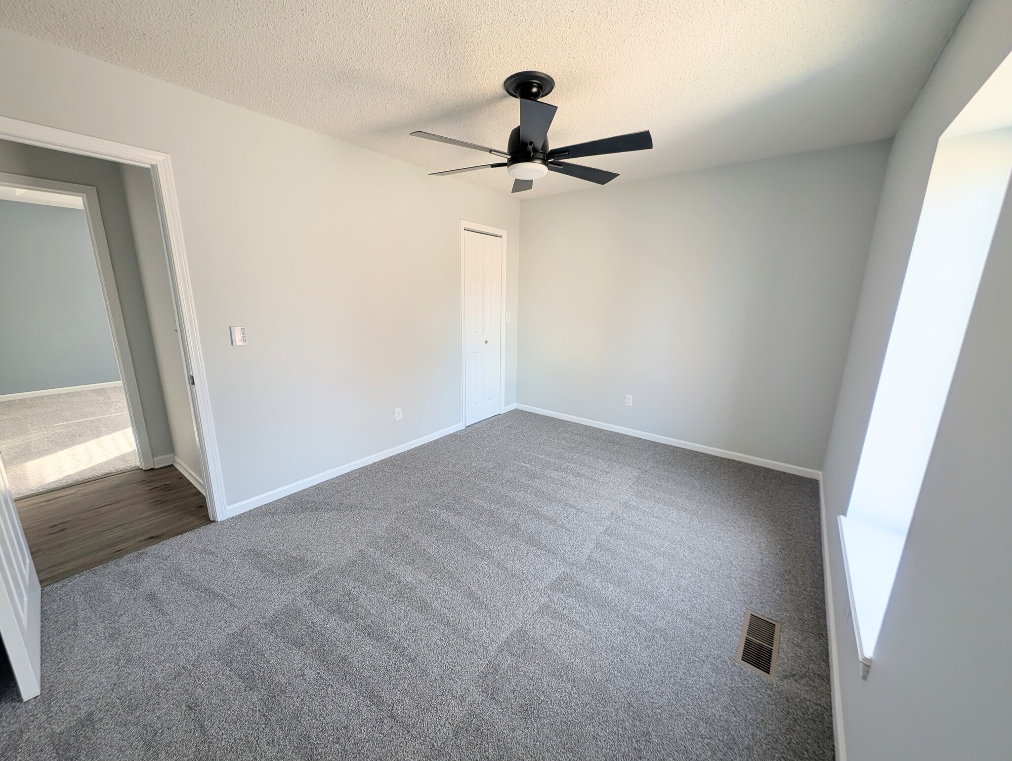 Building Photo - 1637 E Sheridan Bridge Ln