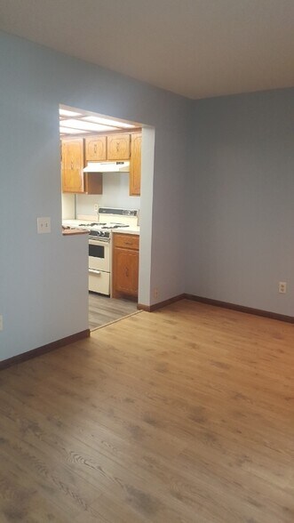 Building Photo - 1340 68th Ln N