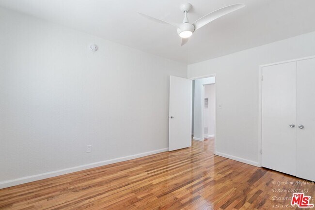 Building Photo - 6640 Woodman Ave
