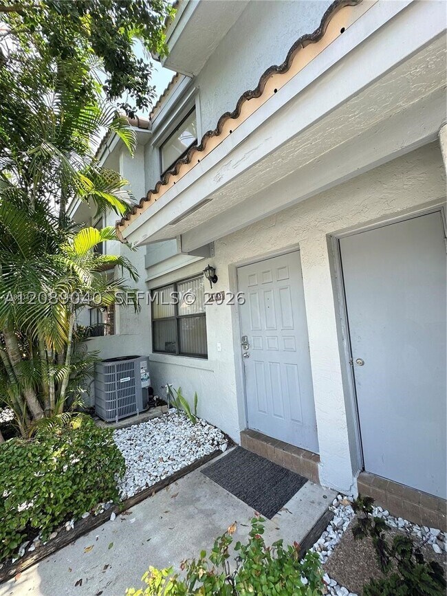 Building Photo - 9865 Riverside Dr