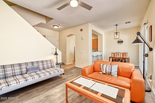 Building Photo - 1404 W Weatherby Way