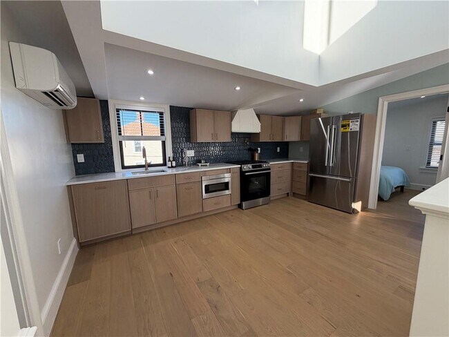 Building Photo - 9-9 Dearborn St