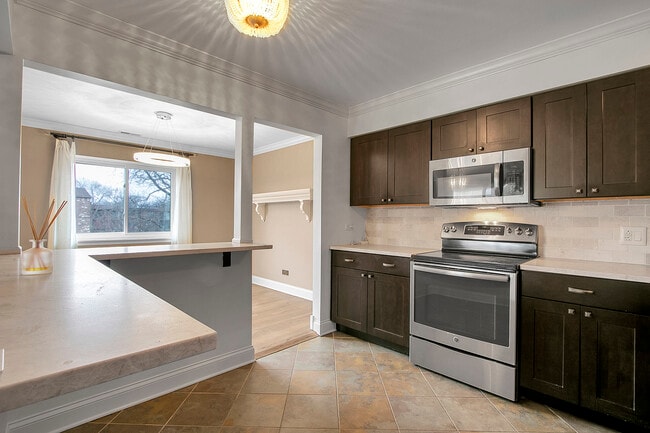 Building Photo - 1002 Castilian Ct