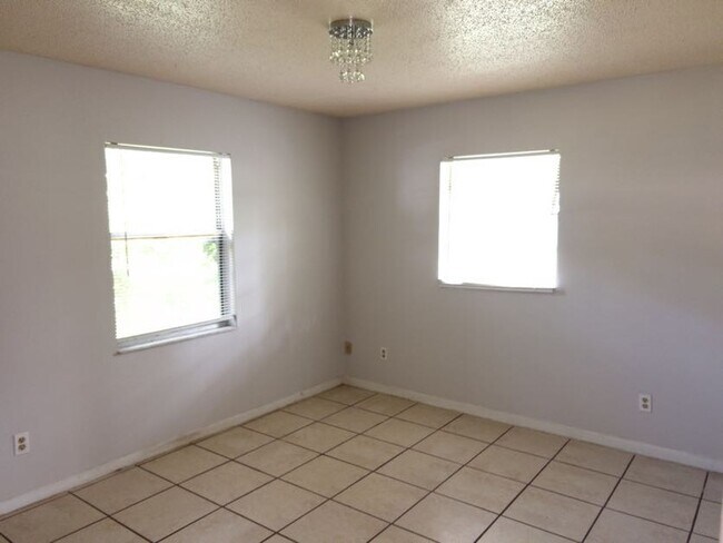 Building Photo - 2803 Griffin Rd