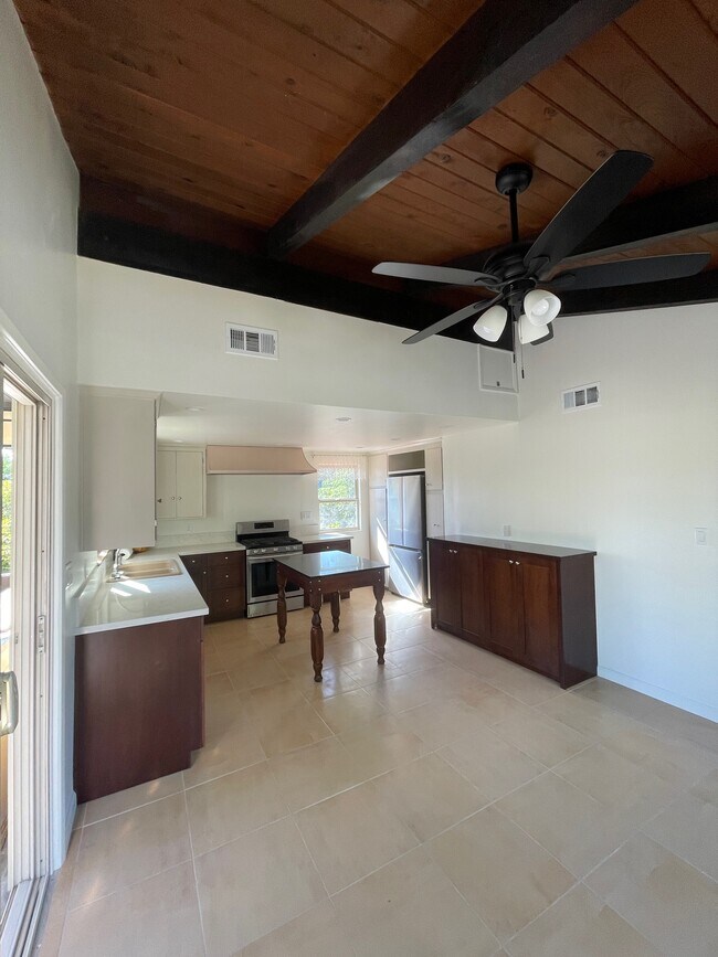 Building Photo - 576 Blaisdell Dr