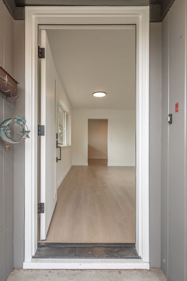 Building Photo - Crowne Pointe Apartment Homes