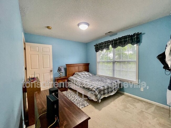 Building Photo - 51 Yorktown Cir