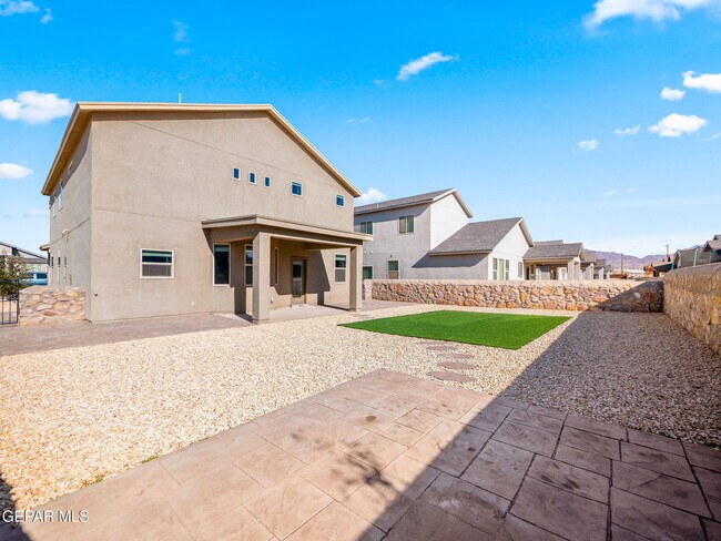 Building Photo - 561 Issa Circle