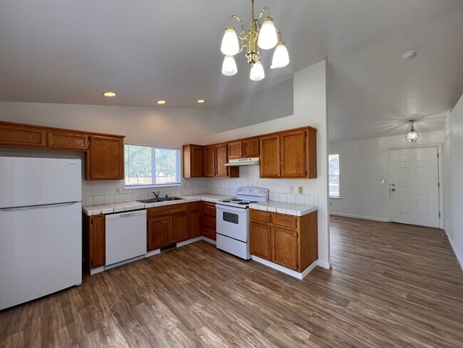 Building Photo - 3 bedroom Home in Donner Trail Estates, Fernley